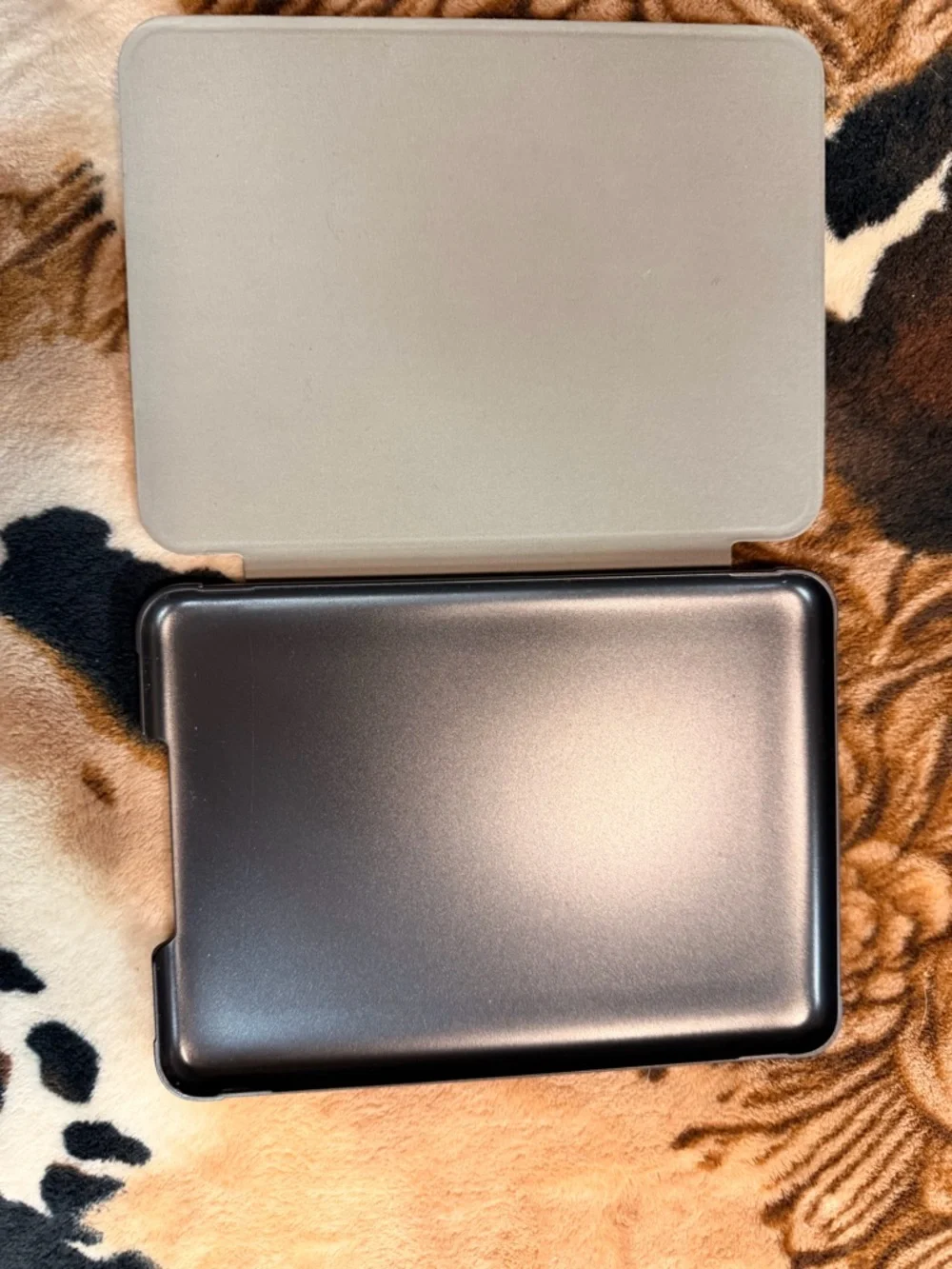 N/A compact clamshell